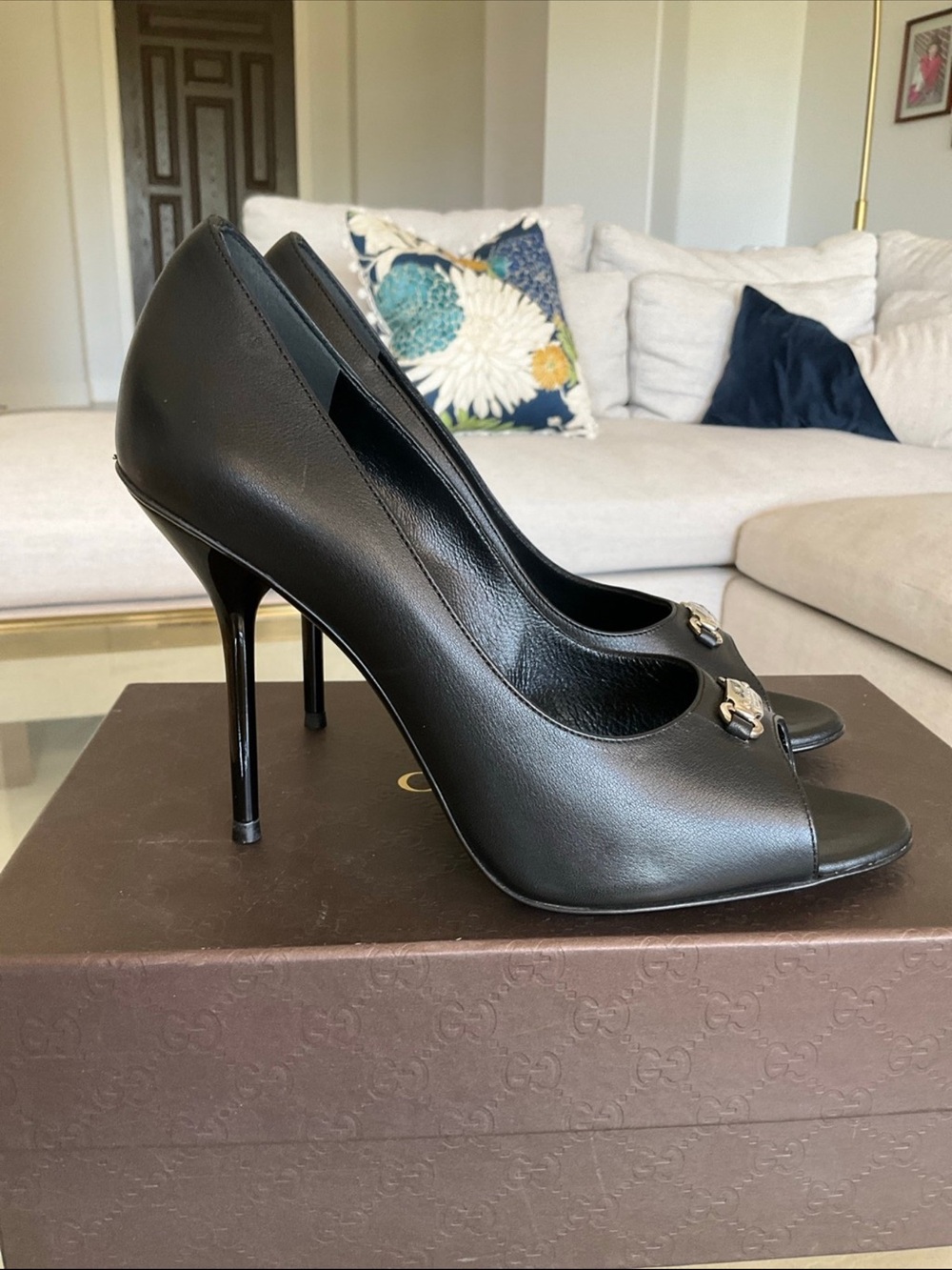 Gucci black Nero silver logo plaque peep toe heels, 38.5, NIB! - Picture 3 of 11